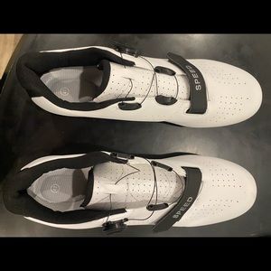 Men’s road bike cycling shoes.